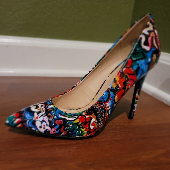Heels - Picture 2 of 3